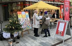 Nachbarschaft im Gespräch Wanderbaum Stand in der Bahnhofstr.2 am 3.12.2025
