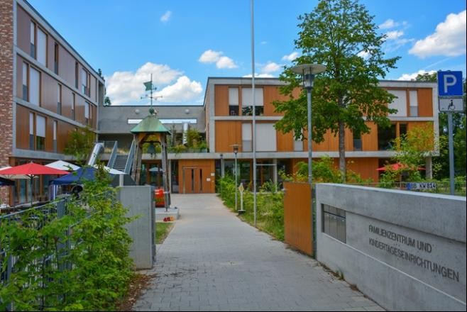 Das Familienzentrum vom Eingang aus Das Familienzentrum vom Eingang aus