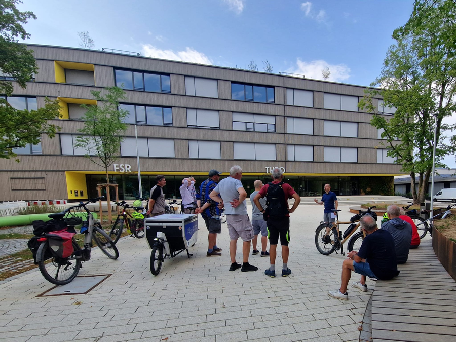 BürgerNah mit OB Dr. Belz am Haltepunkt Schulzentrum Stockbrünnele BürgerNah mit OB Dr. Belz am Haltepunkt Schulzentrum Stockbrünnele