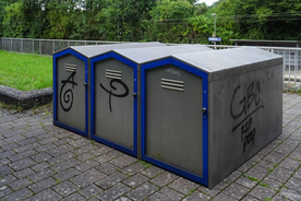 © ADFC Böblingen-Sindelfingen, 3 alte "Radhäusle" stehen mit je zwei Appartments auf der Südseite der S-Bahn-Station Goldberg