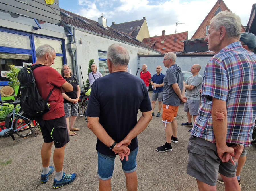 BürgerNah mit OB Dr. Belz am Haltepunkt der offenen Werkstatt SchaffBar BürgerNah mit OB Dr. Belz am Haltepunkt der offenen Werkstatt SchaffBar