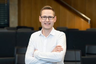 Portrait Florian Hofmann