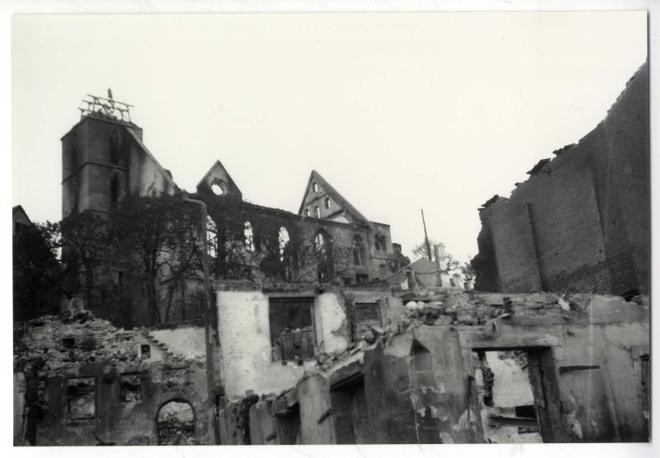 Zerstörung Marktplatz und Archiv Zerstörung Marktplatz und Archiv