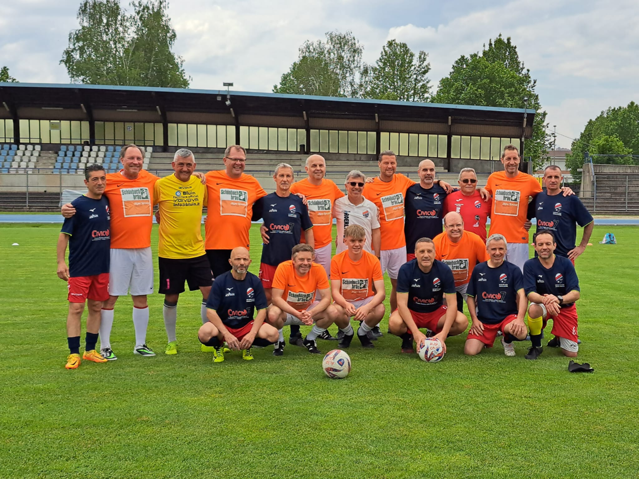 Kicker aus Alba und Böblingen beim Hinspiel in Alba (Foto: privat)